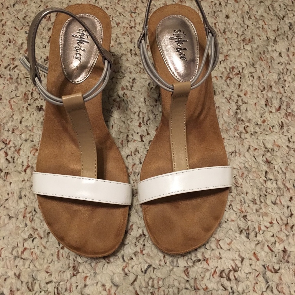 Sandals - Picture 2 of 3